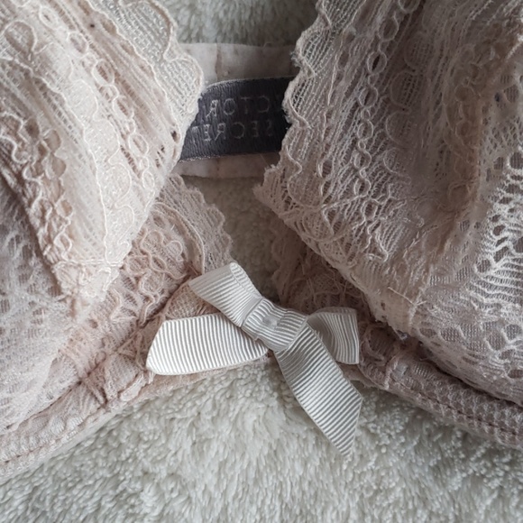 Victoria's Secret Nude Lace Lightly Padded Bra - Picture 3 of 8